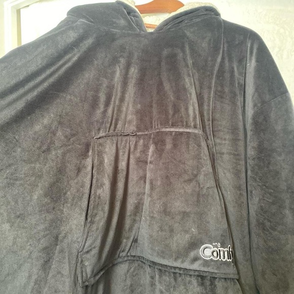 The Comfy blanket hoodie - Picture 2 of 2